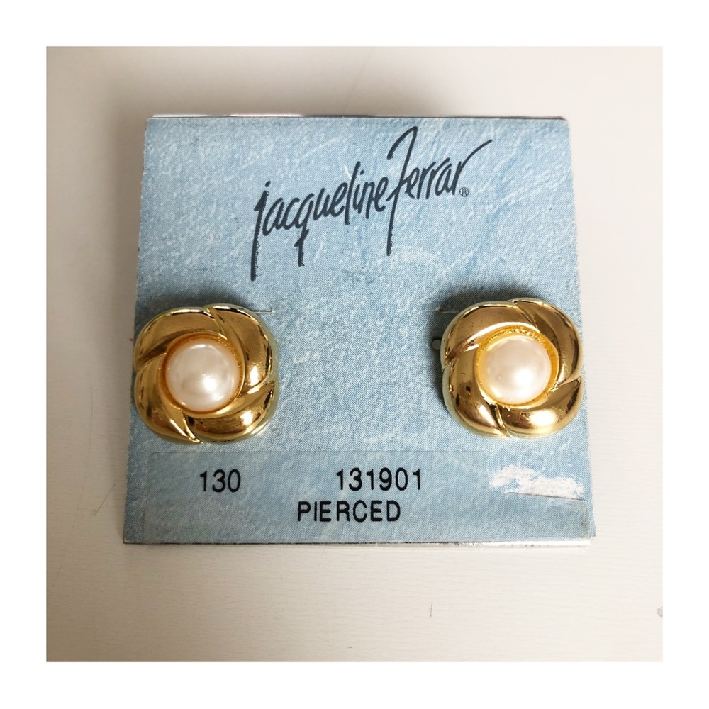 JACQUELINE FERRAR Vintage Faux Pearl Gold Tone Stud Pierced Earrings